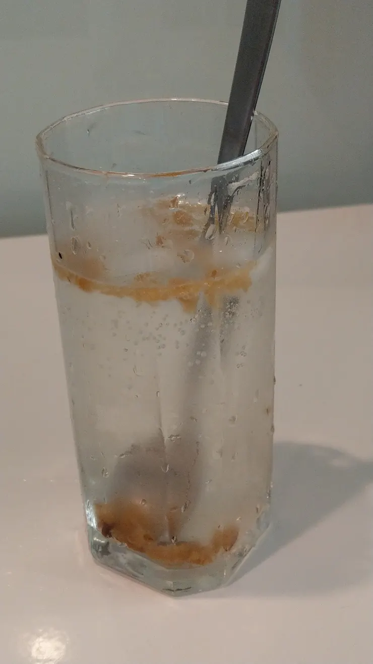 鹹檸檬加雪碧就變成港式的鹹檸七，好喝極了。