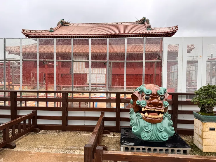 重建中的首里城