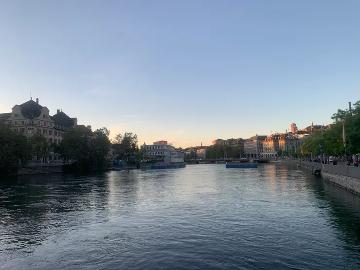 蘇黎世湖，就在中央車站外面，怎麼拍怎麼好看的一個地方。