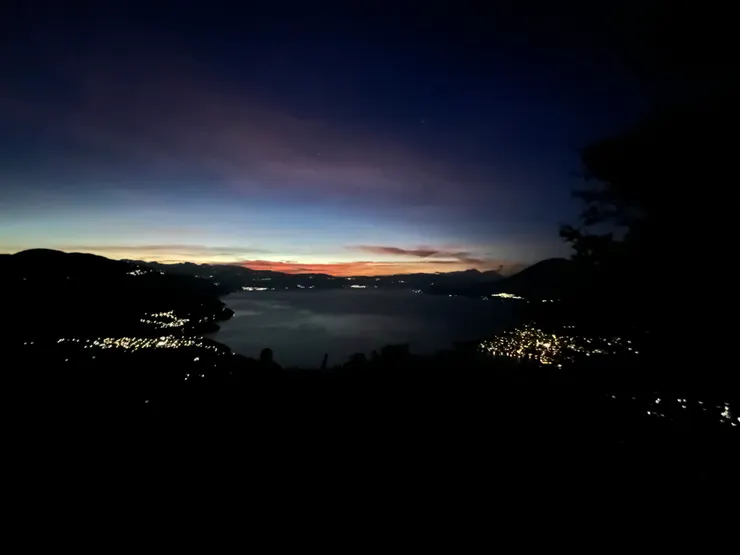 準備日出的Atitlán Lake