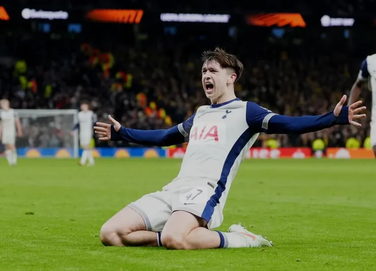 米奇摩亞射入一球助熱刺大勝3:0