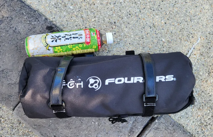 再次拿出青草茶當比例尺。