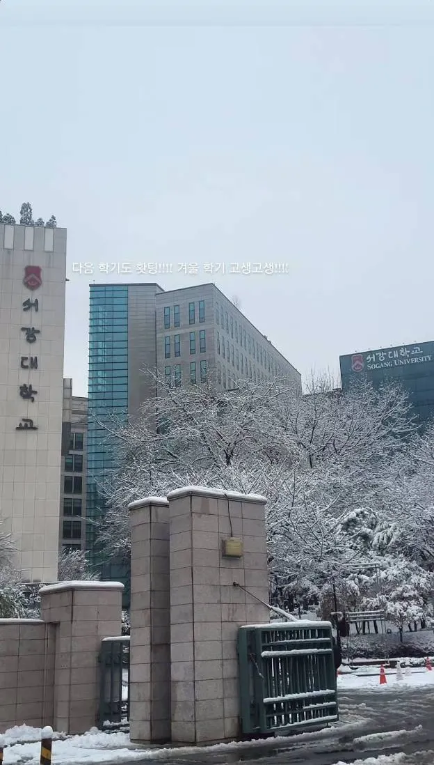 被白雪覆蓋的校園