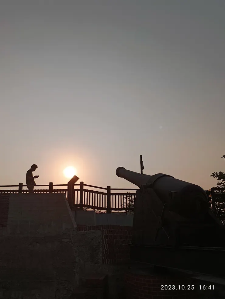 西子灣的落日一景，自拍攝