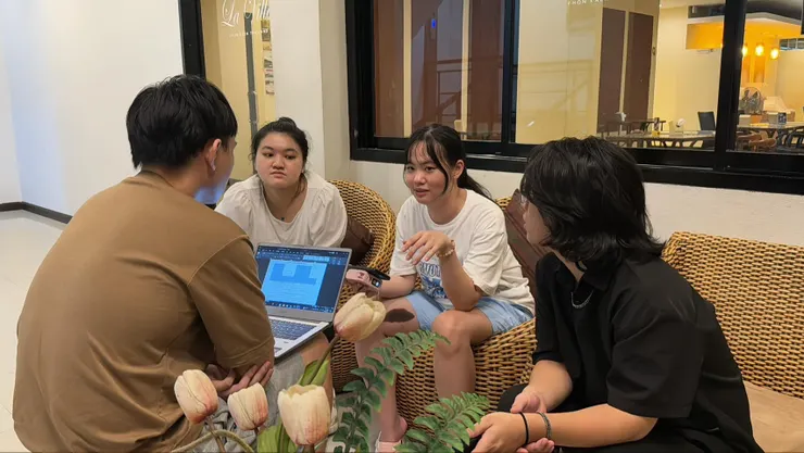 團員開會討論教案 圖/志工團隊 提供