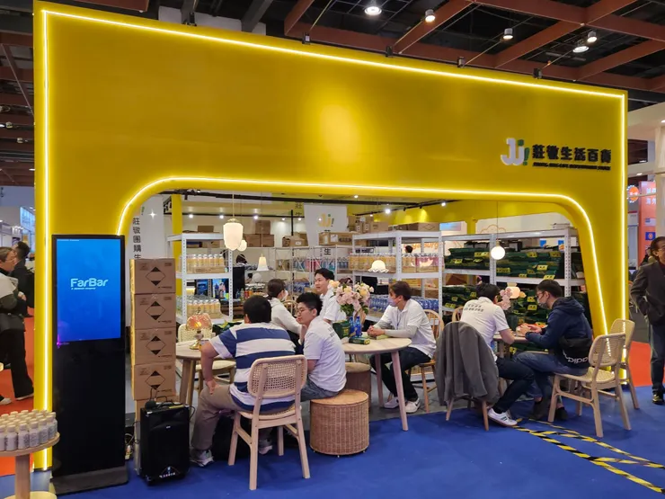 圖說：南台灣團購品牌「莊敬生活百貨」首度北上參與加盟展，展現全台120間門市的經營實力，成為不少創業者關注的熱門品牌。（資料來源：莊敬生活百貨）