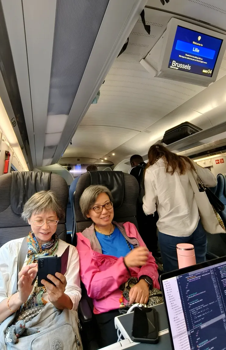 【到布魯塞前約1小時車停里爾(Lille)，是怡青居住的城市。見右上角螢幕！】