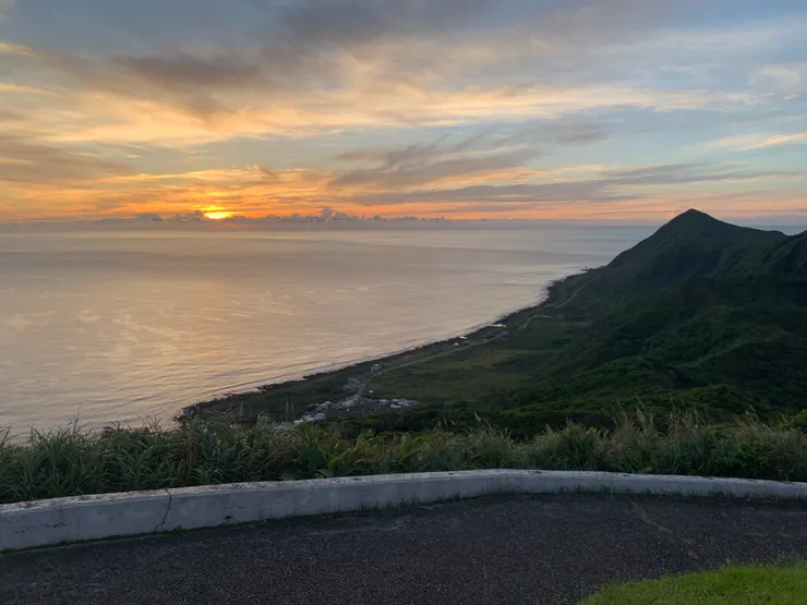 太陽即將升起，屏息以待