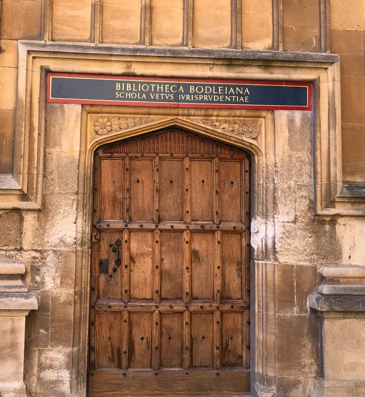 拉丁文入口是Bodleian Library的特色之一