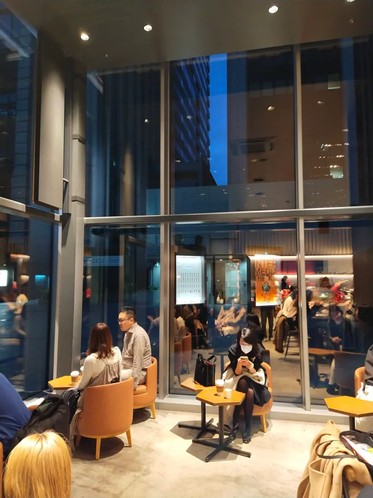 靠窗座位一位難求