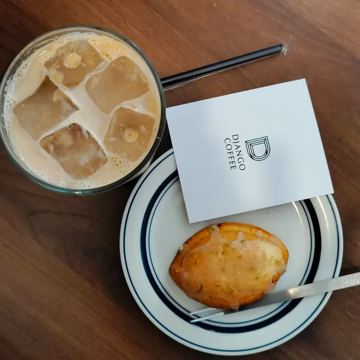 耍任性，硬是要將餐具都弄成平行突破美感天花板XD