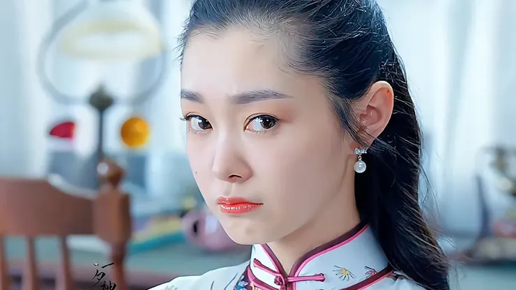 「膚色如玉，圓尖的小窄臉。」說得不就是宋軼嗎?