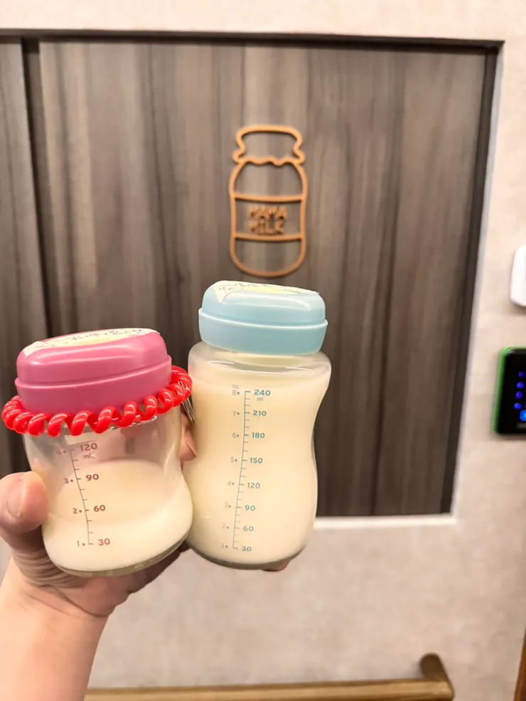 原本房內附的儲乳瓶是左邊小罐的，貼心的護理師看我每次都拿好幾罐就給了幾支大瓶的