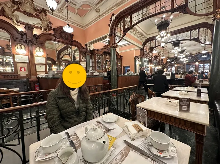 Majestic Café裝潢採古典歐式，在這用餐著實是一種享受。