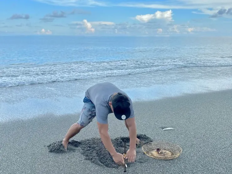 來到台東長濱找三個男人,帶你體驗不同的浪花玩法