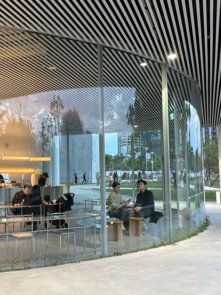 可以欣賞窗外的 view