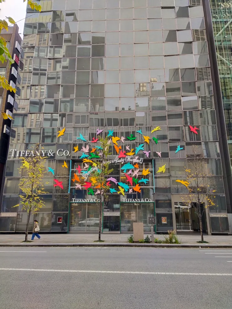 又一精品代表--大樓窗口參差不齊