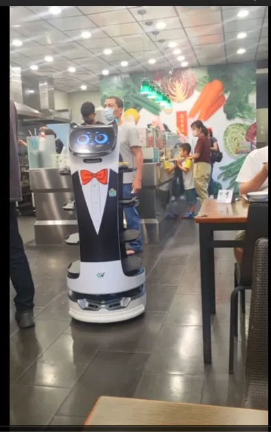 送餐機器人(李建崑攝影)