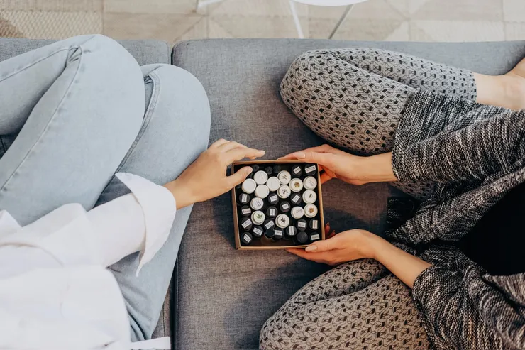 圖片來源：攝影師：Mikhail Nilov: https://www.pexels.com/zh-tw/photo/6707167/