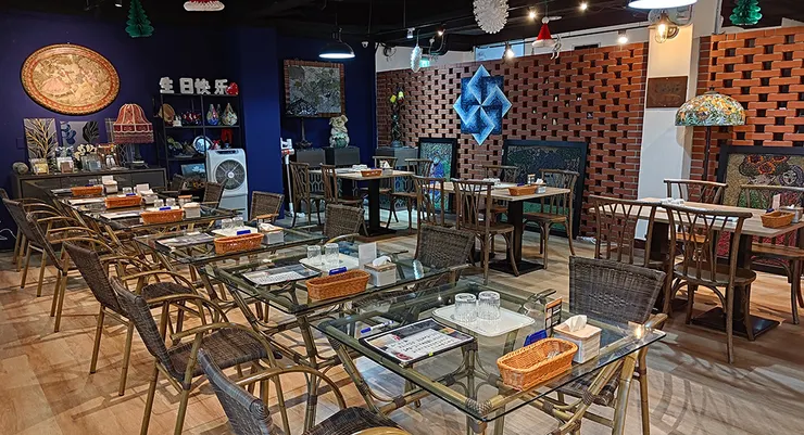 溫馨氛圍的室內用餐區