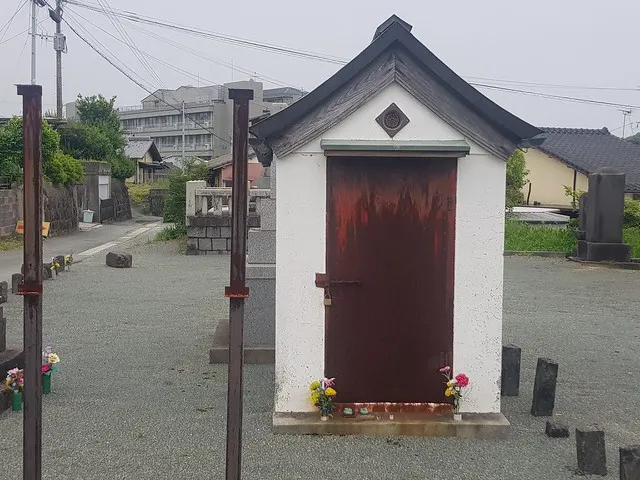 「三池集治監」附近的囚人墓地