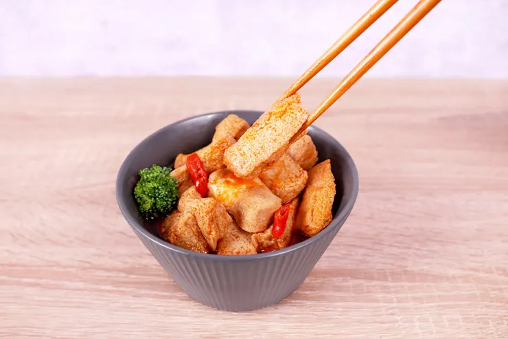 全素常溫保存、無添加防腐劑，且通過SGS多項安全檢驗，讓你辣得安心、吃得過癮！（資料來源：愛雅辣呦）