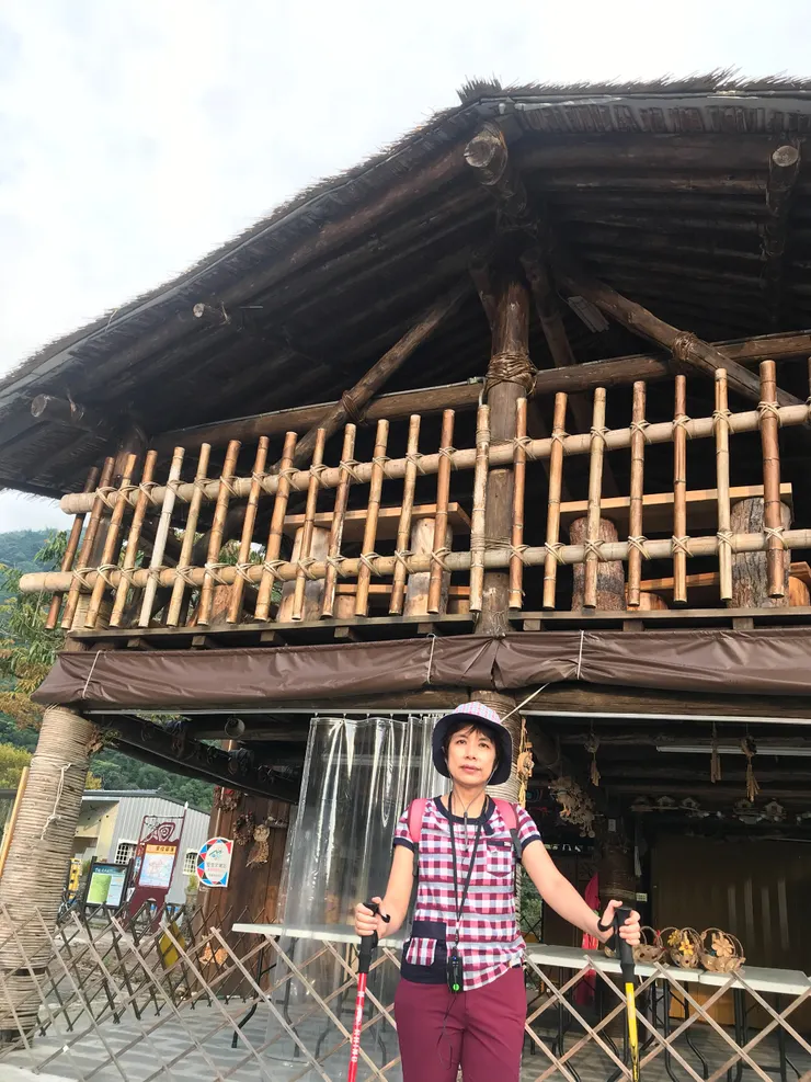 聚會所大部分以黃藤固定