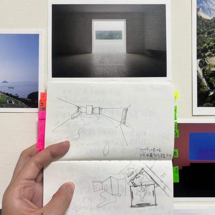 （上）空間中馬賽克的紋理；（下）我試著用速寫理解中介空間比例與邊界。