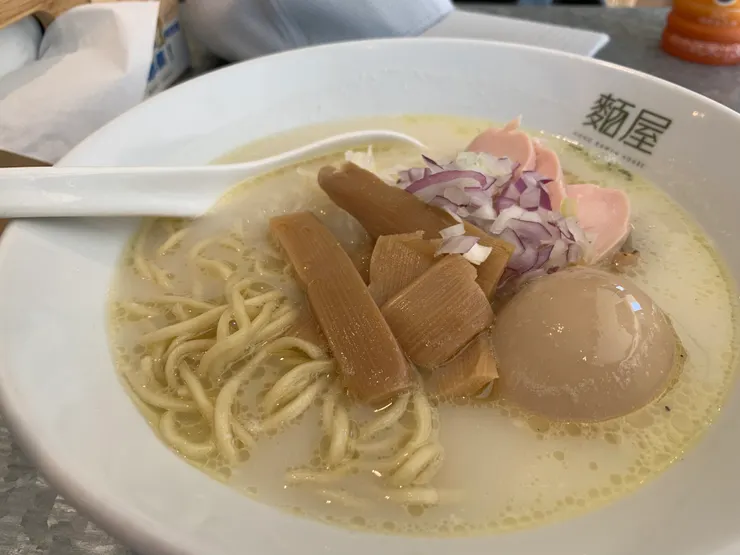 鹽汁雞湯拉麵還不錯吃🤭💕