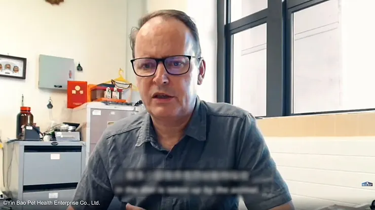 紐西蘭梅西大學教授David Thomas強調,單純的營養化學分析無法完全反映食材的生物利用率,透過餵食測試才能確保營養能被有效吸收。(資料來源:倍力寵物健康食品)