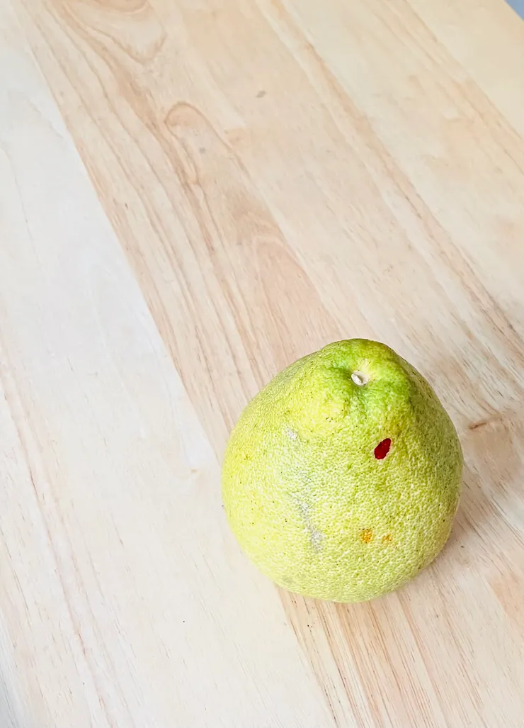 一顆15塊的長痣柚子