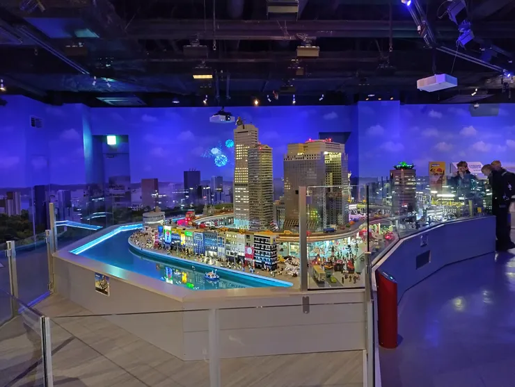 迷你天地-梅田藍天大廈