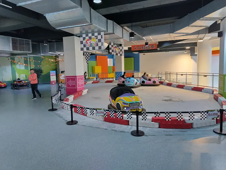 2館2樓的碰碰車