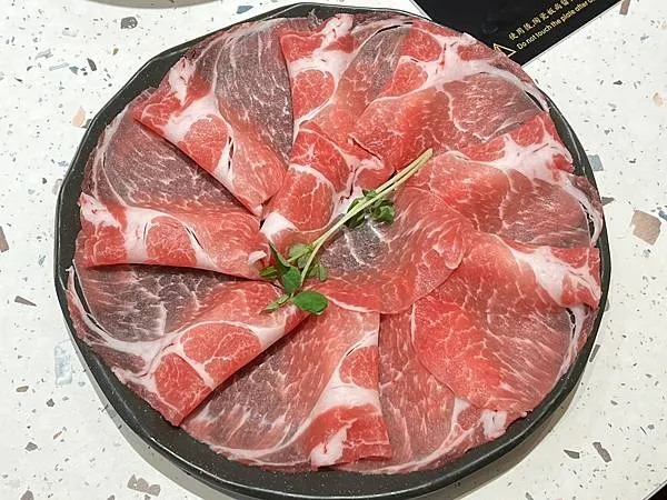 ＊（台北火鍋）食客三千火鍋～平價消費、網美裝潢火鍋只要298