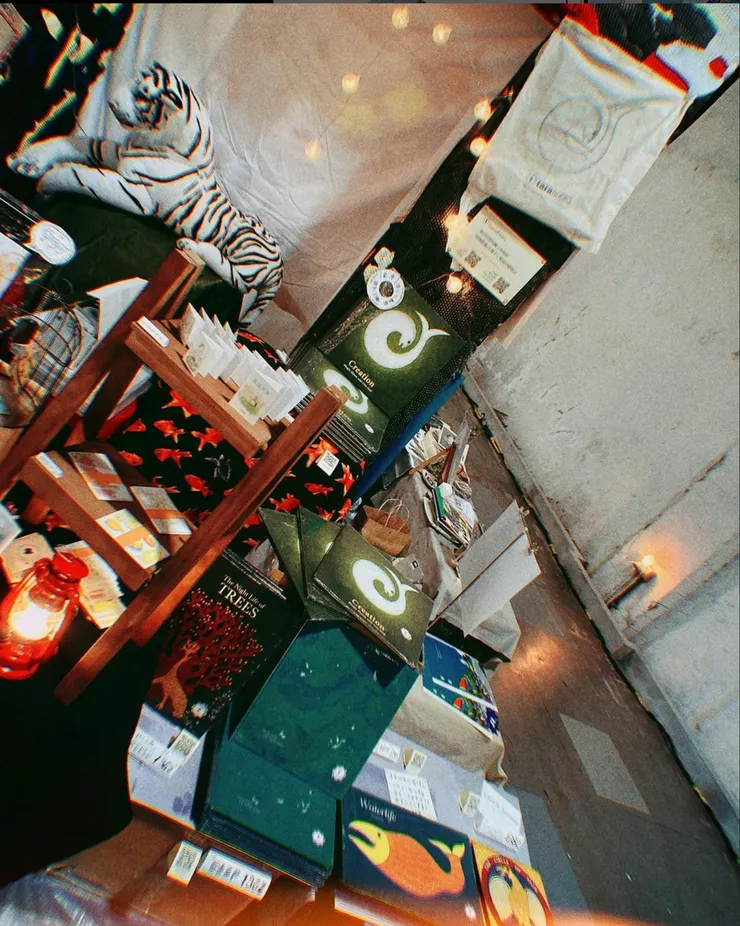 因疫情國外客無法來台活動，當初報名時有勾選願意幫忙代售，且在推薦的國外出版推薦了Tara Books，而有幸在書展短暫代理自己也很喜歡的印度手工版畫書出版社Tara Books的繪本