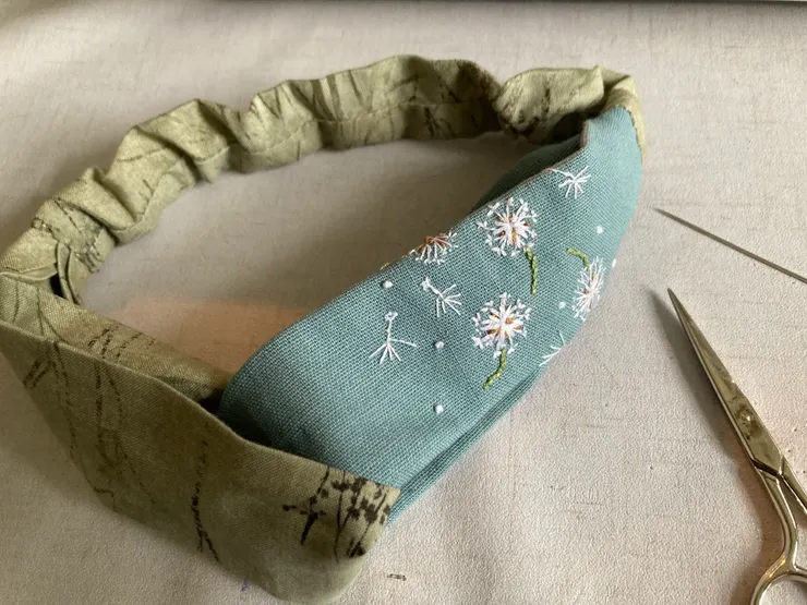 寶寶版手工刺繡髮帶完成！