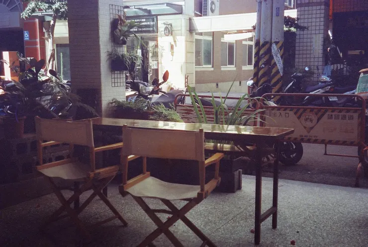 那日平靜的飲入孤寂卻暖心的黑咖啡