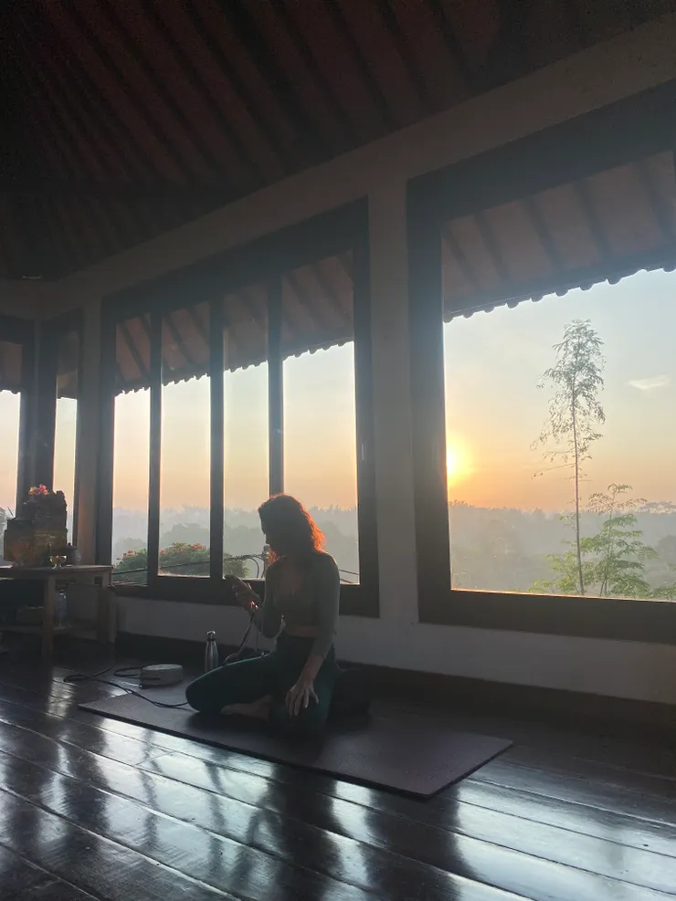 這堂課的老師 好美 好溫柔