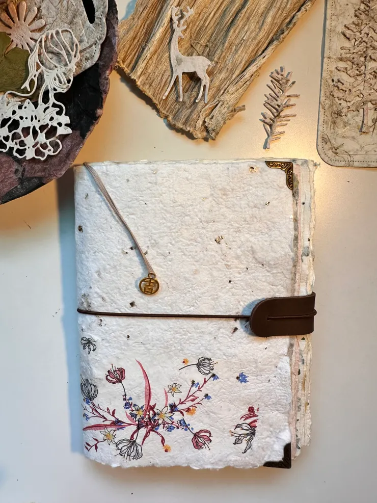 10張不同的手工紙匯集成一本手工本