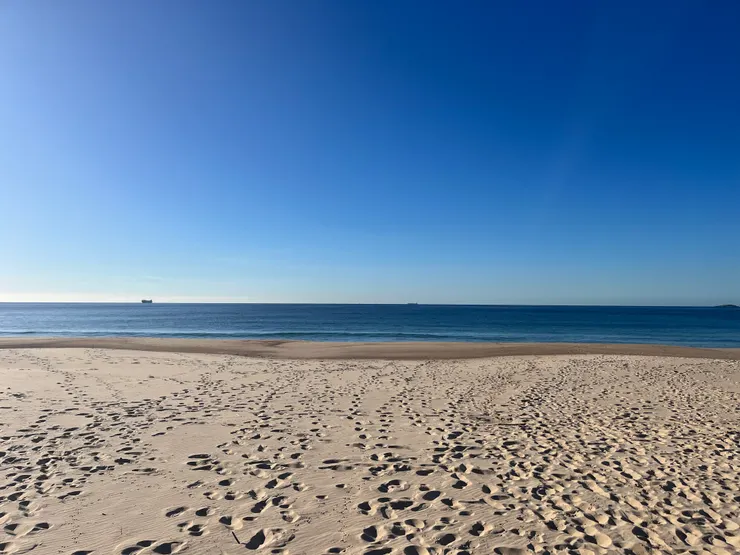 第一次踏上南半球的土地，望著太平洋，想著世界之大，個人之渺小