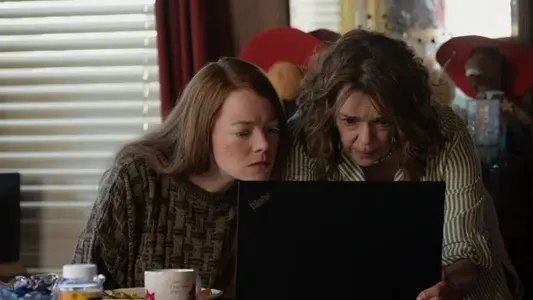 《瘋狂小鎮愛丁頓》劇照