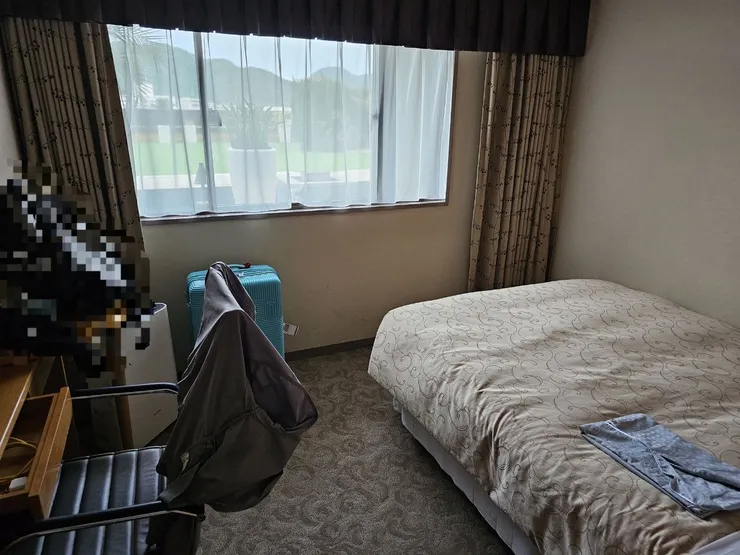 對於日本算是很大的房間了，還幫我事先放好行李了