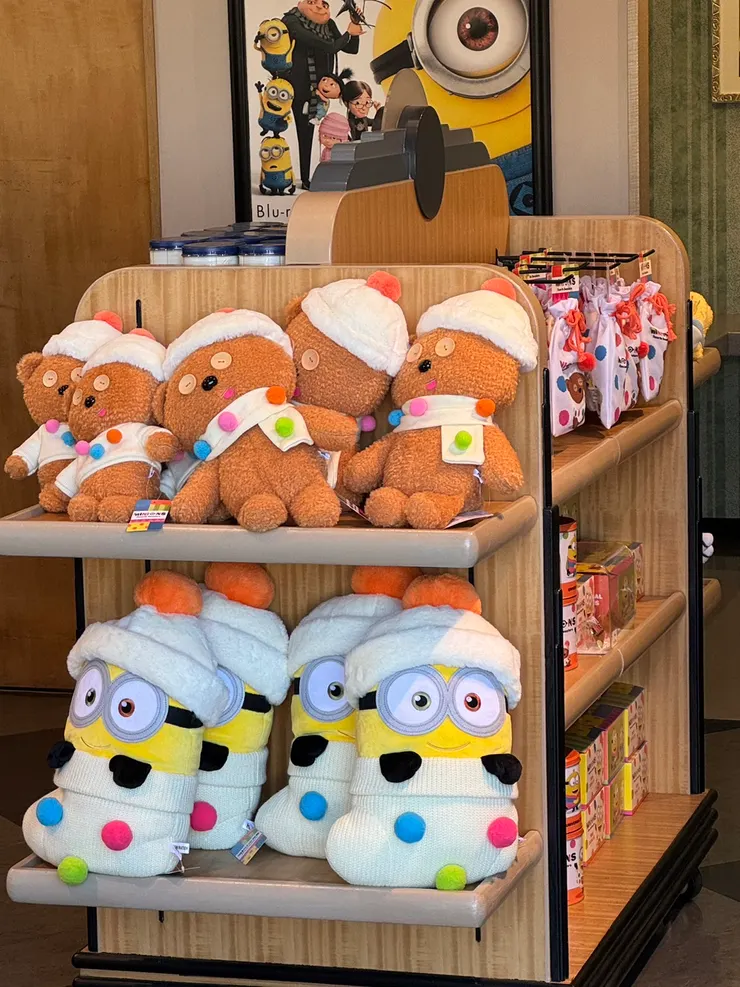 連Bob的玩偶Tim也有聖誕版本娃娃