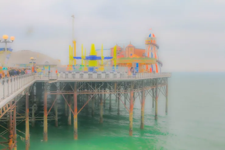 海上平台的遊樂園一景