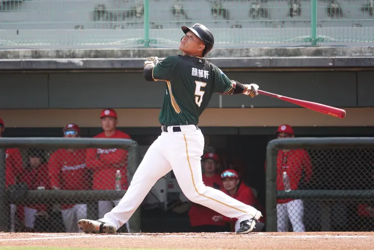 顏郁軒新賽季表現值得期待。(翻攝自台鋼雄鷹FB)