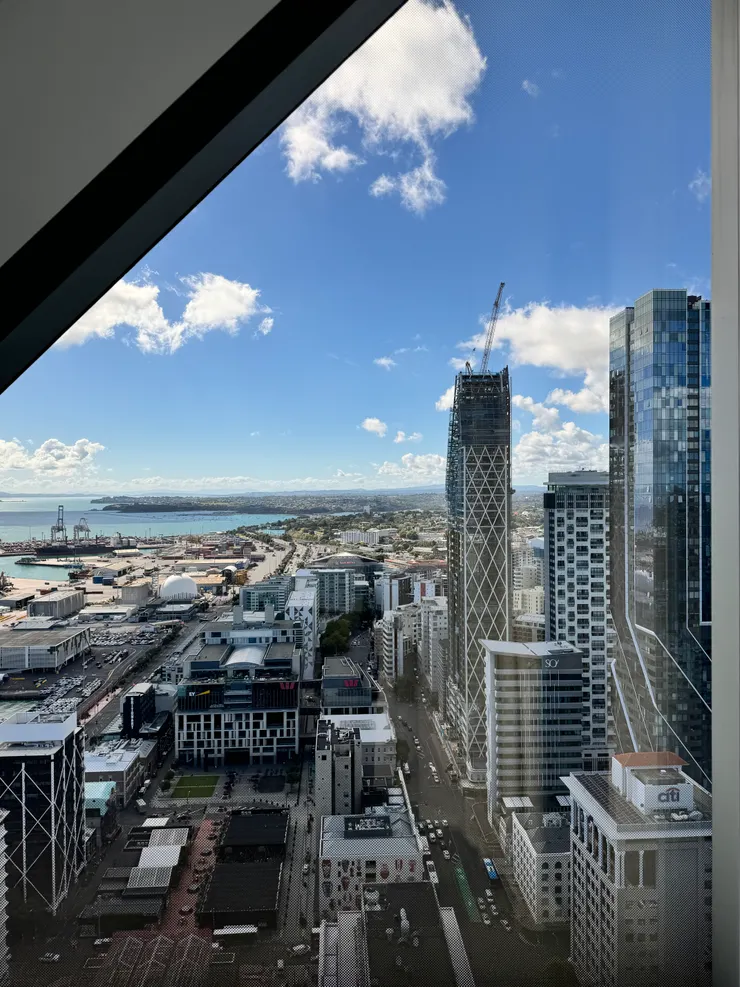 窗外的美麗風景, 港口一覽無遺