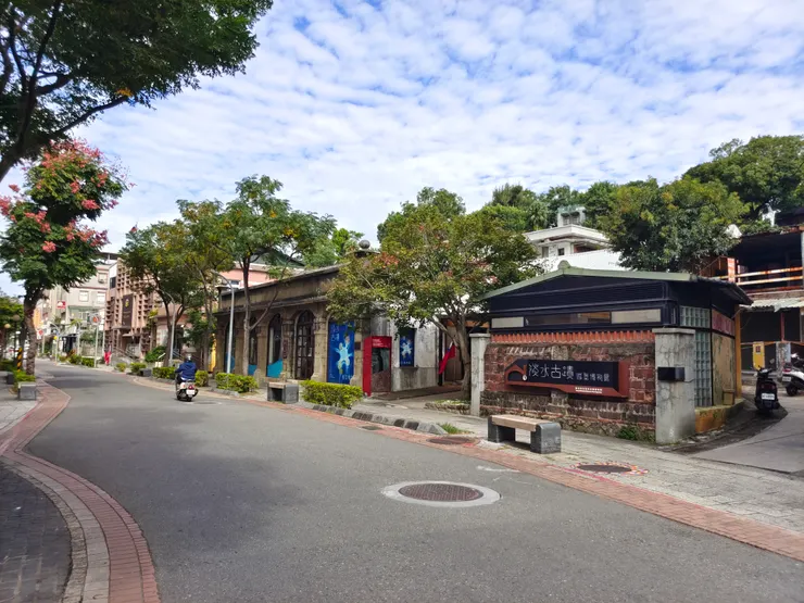 今天服勤的地點是得忌利士洋行及驛站。