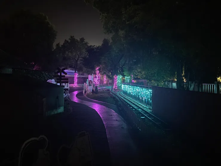 戶羽機關小火車軌道晚間圖