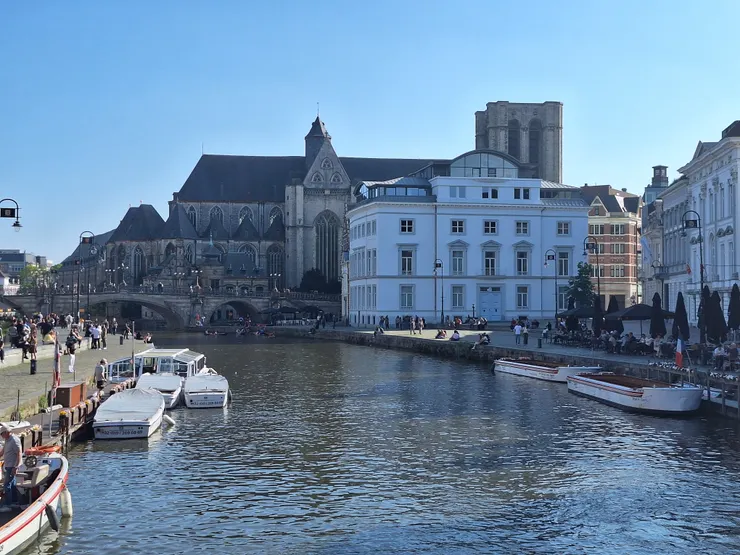 格拉斯布魯格橋(Grasbrug)看向聖米歇爾喬(Sint-Michielsbrug)