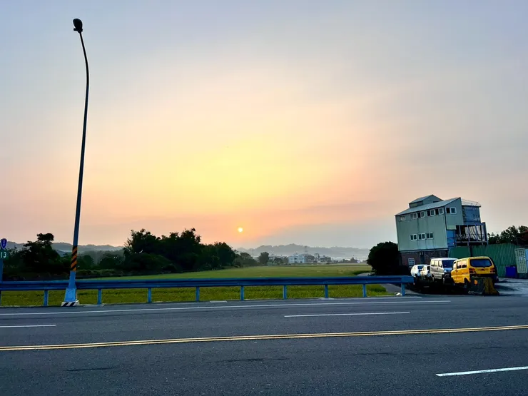 清晨的大地多了層薄霧 - 苗栗